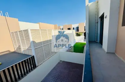 Apartment - 3 Bedrooms - 5 Bathrooms for rent in Nasma Residence - Al Tai - Sharjah