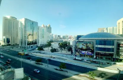 شقة - 1 حمام للايجار في أبراج الجزيرة - شارع حمدان - أبوظبي