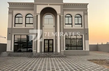 Villa - 5 Bedrooms - 6 Bathrooms for rent in Al Aweer 1 - Al Aweer - Dubai