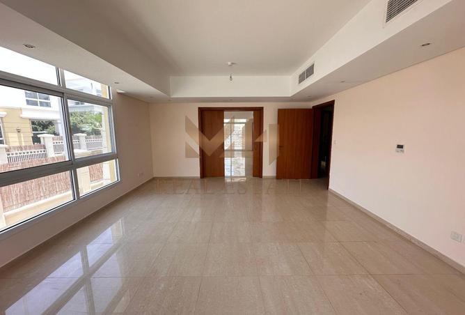 Standalone | Mid Unit | Luxurious | Spacious