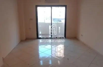 Apartment - 3 Bedrooms - 2 Bathrooms for rent in Palm Tower 1 - Palm Towers - Al Majaz - Sharjah