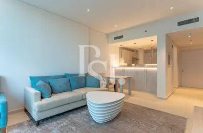 Living / Dining Room image for: Apartment - 1 Bedroom - 1 Bathroom for rent in Seven Palm - Palm Jumeirah - Dubai, Image 1