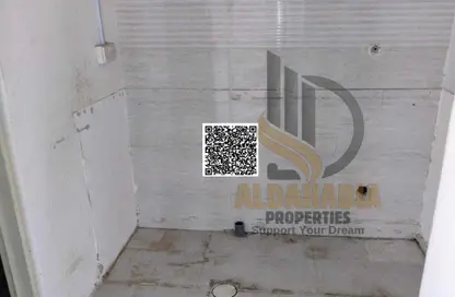 Warehouse - Studio - 4 Bathrooms for rent in Umm Al Thuoob - Umm Al Quwain