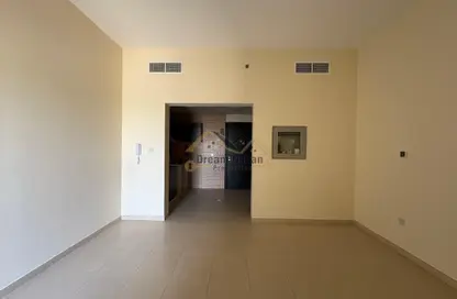 Apartment - Studio - 1 Bathroom for rent in Silicon Gates 4 - Silicon Gates - Dubai Silicon Oasis - Dubai