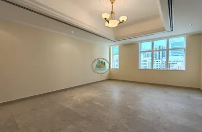 شقة - 2 غرف نوم - 3 حمامات للايجار في شارع النجدة - أبوظبي