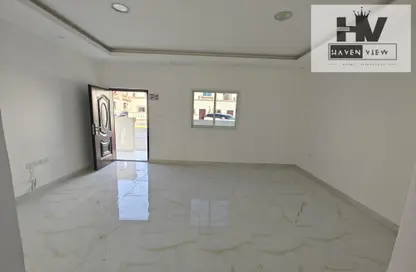 صورة لـ غرفة فارغة شقة - 1 حمام للايجار في مركز محمد بن زايد - مدينة محمد بن زايد - أبوظبي ، صورة رقم 1