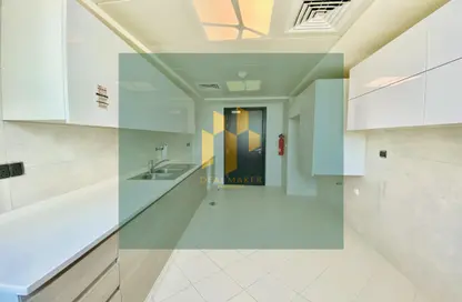 Apartment - 3 Bedrooms - 5 Bathrooms for rent in Danat Tower A - Danat Towers - Muroor Area - Abu Dhabi
