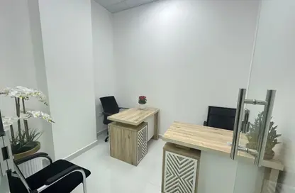 Office Space - Studio - 1 Bathroom for rent in Red Avenue - Al Garhoud - Dubai