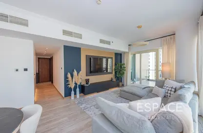Living Room image for: Apartment - 2 Bedrooms - 3 Bathrooms for sale in Al Sahab 2 - Al Sahab - Dubai Marina - Dubai, Image 1