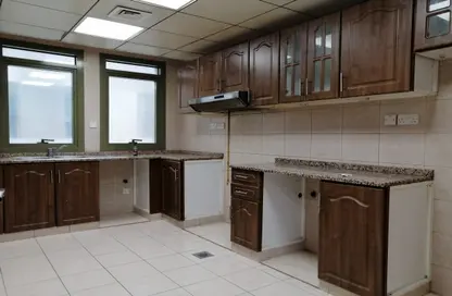 صورة لـ مطبخ شقة - 3 غرف نوم - 3 حمامات للايجار في شابية - مصفح - أبوظبي ، صورة رقم 1