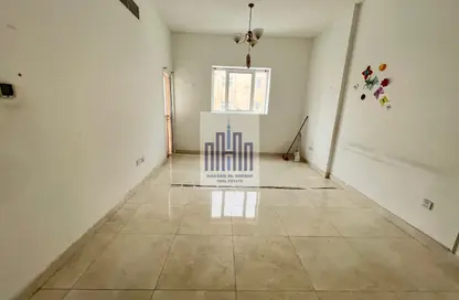 شقة - 2 غرف نوم - 2 حمامات للايجار في طريق فاير ستاشن - مويلح - الشارقة