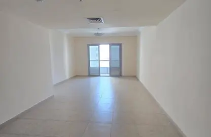 Apartment - 3 Bedrooms - 4 Bathrooms for rent in Danat Al Khan Tower - Al Khan Lagoon - Al Khan - Sharjah