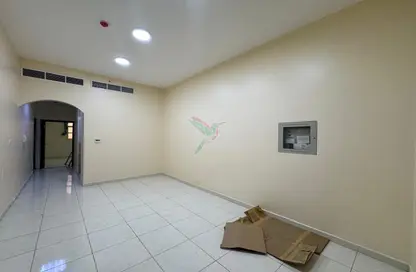 شقة - 2 غرف نوم - 2 حمامات للايجار في الدفينة - عشارج - العين