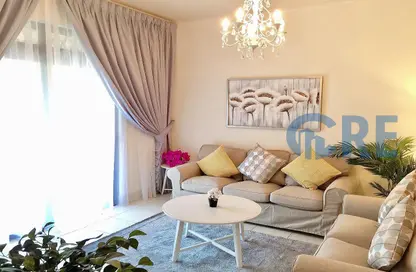 Living Room image for: Apartment - 2 Bedrooms - 3 Bathrooms for rent in Yansoon 3 - Yansoon - Old Town - Dubai, Image 1