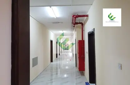 سكن الموظفين - استوديو - 8 حمامات للايجار في م-14 - مصفح الصناعية - مصفح - أبوظبي