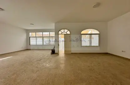 صورة لـ غرفة فارغة فيلا - 3 غرف نوم - 4 حمامات للايجار في منطقة المرور - أبوظبي ، صورة رقم 1