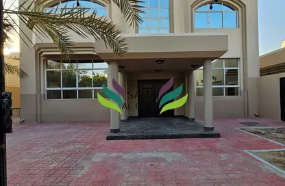 Villa - 4 Bedrooms - 4 Bathrooms for rent in Jumeirah 1 Villas - Jumeirah 1 - Jumeirah - Dubai