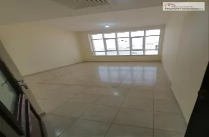 صورة لـ غرفة فارغة شقة - 2 غرف نوم - 3 حمامات للايجار في الزهراء - أبوظبي ، صورة رقم 1