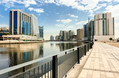 النزل و الشقق الفندقية - 1 حمام للبيع في برج بارك لين - الخليج التجاري - دبي