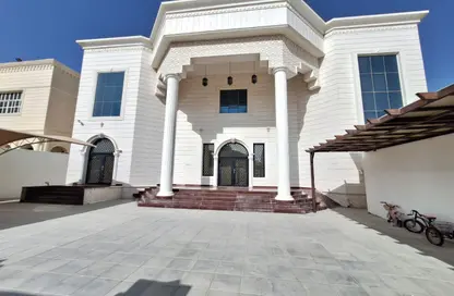 فيلا - 6 غرف نوم - 7 حمامات للايجار في مدينة الرياض - أبوظبي
