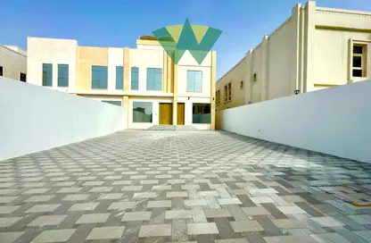 فيلا - 4 غرف نوم - 5 حمامات للايجار في مدينة الرياض - أبوظبي