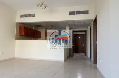 شقة - غرفة نوم - 2 حمامات للبيع في آي سي1 اماراتي 20 - طراز إماراتي - المدينة الدولية - دبي
