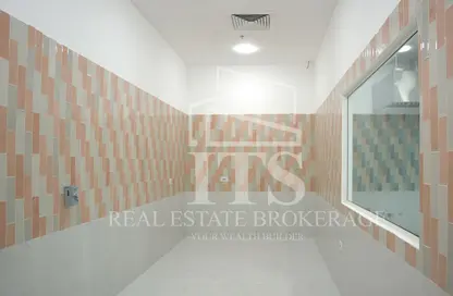 Retail - Studio - 1 Bathroom for rent in Schon Business Park - Dubai Investment Park (DIP) - Dubai