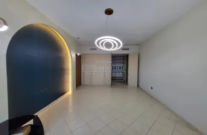 شقة - غرفة نوم - 2 حمامات للبيع في B  برج - لاجو فيستا - مدينة دبي للإنتاج (اي ام بي زد) - دبي