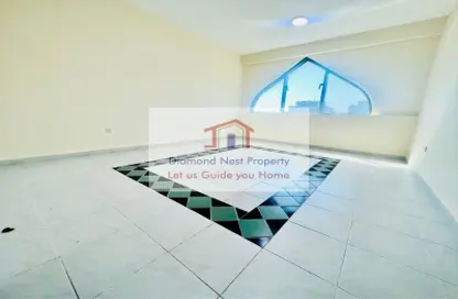 شقة - 3 غرف نوم - 3 حمامات للايجار في مبنى زهراء احمد سيد الخامزي - شارع المطار - أبوظبي