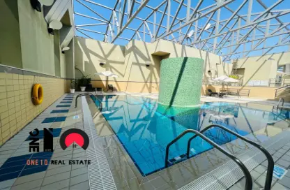 صورة لـ حوض سباحة شقة - 3 غرف نوم - 4 حمامات للايجار في برج سولا - شارع النجدة - أبوظبي ، صورة رقم 1