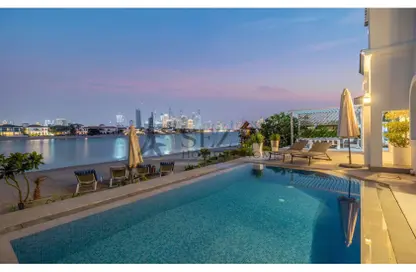 Pool image for: Villa - 6 Bedrooms - 7 Bathrooms for rent in Garden Homes Frond O - Garden Homes - Palm Jumeirah - Dubai, Image 1
