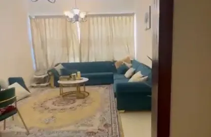 شقة - غرفة نوم - 2 حمامات للبيع في الخان - الشارقة
