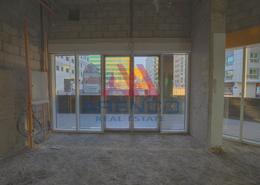 صورةغرفة فارغة لـ: محل للكراء في جولدن ساندز - البرشاء 1 - البرشاء - دبي, صورة 1