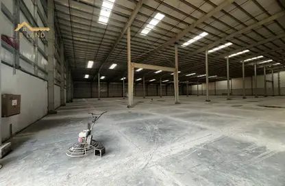 Warehouse - Studio - 2 Bathrooms for rent in Old Industrial Area - Umm Al Quwain