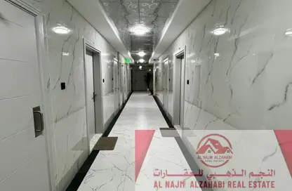 شقة - غرفة نوم - 2 حمامات للايجار في مساكن كورنيش عجمان - طريق كورنيش عجمان - عجمان