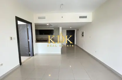 شقة - غرفة نوم - 2 حمامات للايجار في المساكن الحمراء - مدينة دبي الرياضية - دبي شقة - غرفة نوم - 2 حمامات للايجار في المساكن الحمراء - مدينة دبي الرياضية - دبي