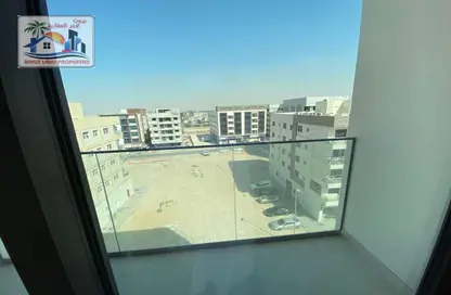 شقة - 2 غرف نوم - 3 حمامات للايجار في زهور 1 - الزاهية - تجارية مويلح - الشارقة