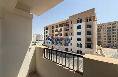 شقة - 2 غرف نوم - 4 حمامات للايجار في روضة - شارع المطار - أبوظبي