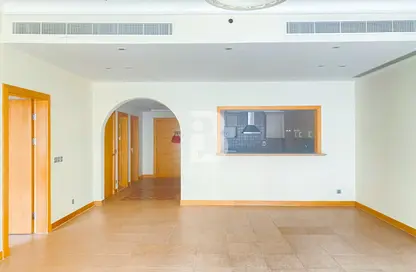 Empty Room image for: Apartment - 2 Bedrooms - 4 Bathrooms for rent in Al Hamri - Shoreline Apartments - Palm Jumeirah - Dubai, Image 1