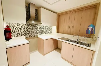 شقة - 2 غرف نوم - 3 حمامات للايجار في شارع الكورنيش - كورنيش ديرة - ديرة - دبي