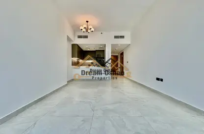 Apartment - 1 Bedroom - 2 Bathrooms for rent in Sama Al Jaddaf - Al Jaddaf - Dubai