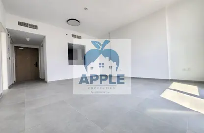 شقة - غرفة نوم - 2 حمامات للايجار في الطراز - حي نسيج - الجادة - الشارقة