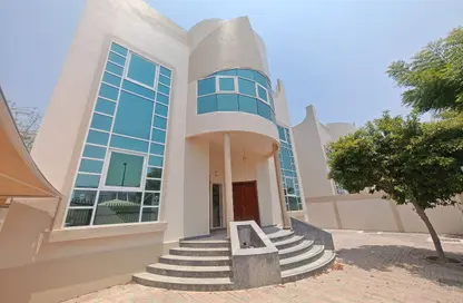 Villa - 5 Bedrooms - 6 Bathrooms for rent in Jumeirah 2 - Jumeirah - Dubai