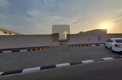 مستودع - استوديو - 2 حمامات للايجار في الجليل - آلصجعه - الشارقة