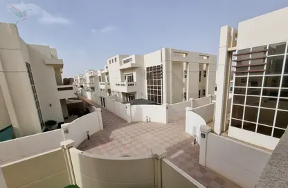 شقة - 2 غرف نوم - 3 حمامات للايجار في الدفينة - اشارج - العين