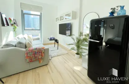 Living Room image for: Apartment - 1 Bathroom for sale in Claren Tower 1 - Claren Towers - Downtown Dubai - Dubai, Image 1