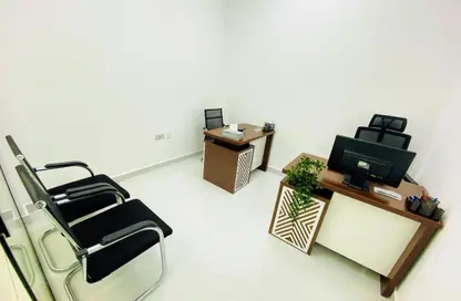 Office Space - Studio - 1 Bathroom for rent in Red Avenue - Al Garhoud - Dubai