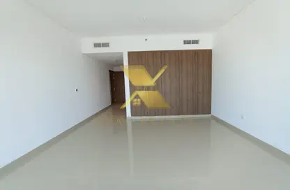Apartment - 2 Bedrooms - 4 Bathrooms for rent in Bloom Central Residential - Bloom Central - Al Tibbiya - Abu Dhabi