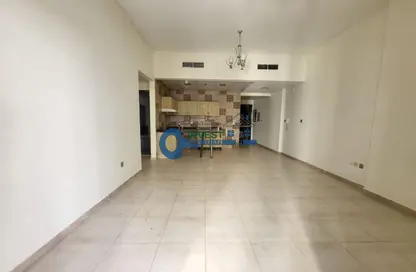 شقة - غرفة نوم - 2 حمامات للايجار في برج حمزة - مدينة دبي الرياضية - دبي