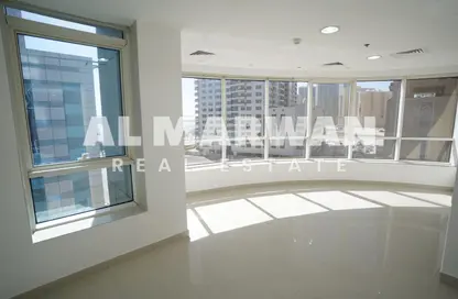 Empty Room image for: Office Space - Studio - 2 Bathrooms for rent in Robot Park Tower - Al Khan - Sharjah, Image 1